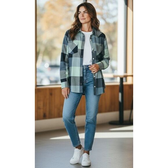 NWT Under Armour Women’s Tradesman Flannel 2.0 LS Button-Up Green/Black Plaid SM - Picture 1 of 7